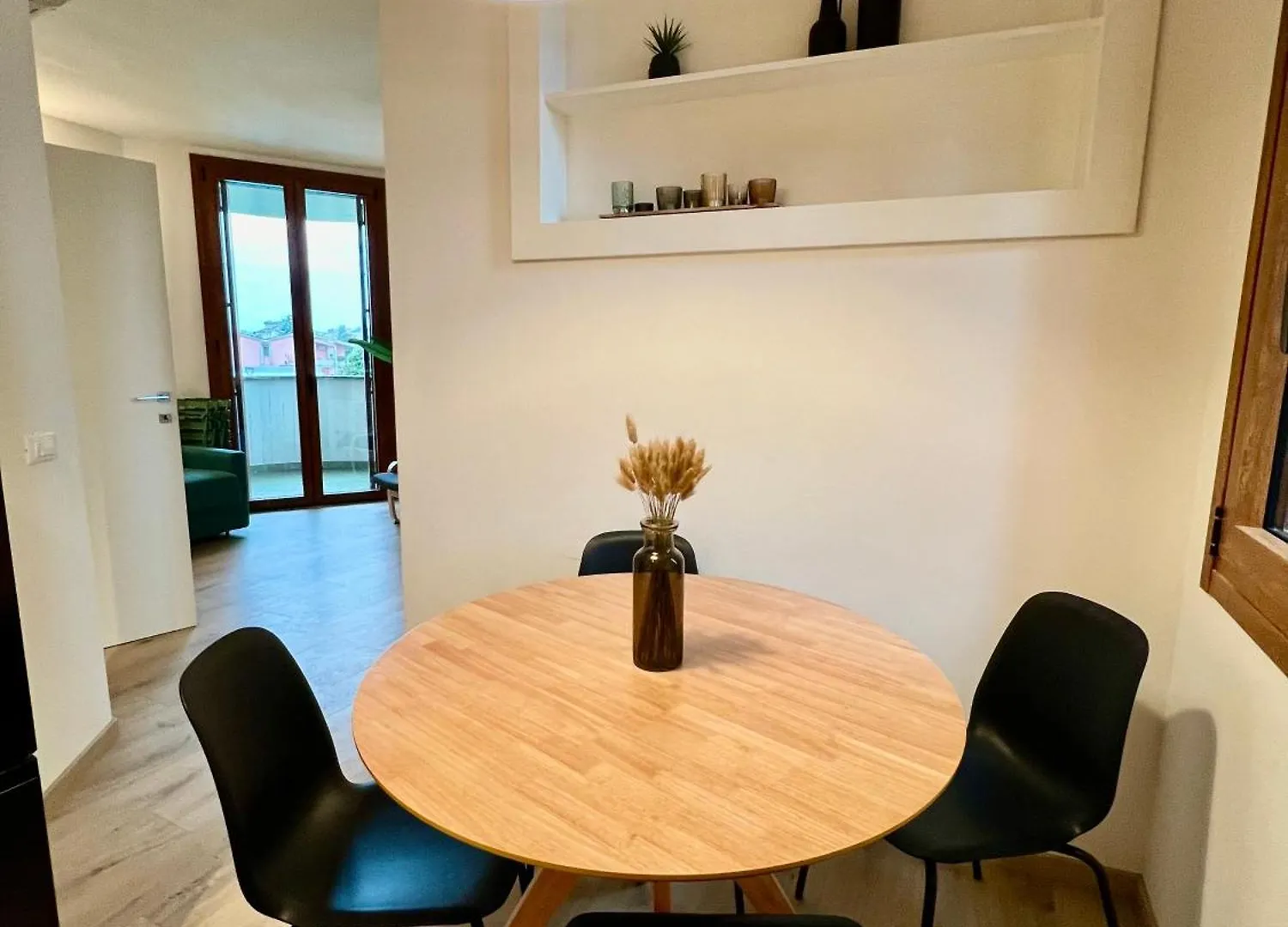 Oasi Apartment Desenzano del Garda 0*,  Italy